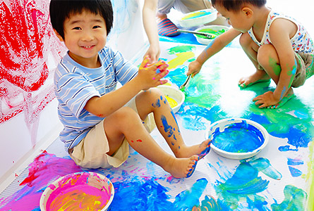 絵の具で塗りたくり